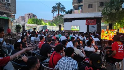 شاهد، احتفال جمهور الأهلي على المقاهي بالهدف الأول في الترجي