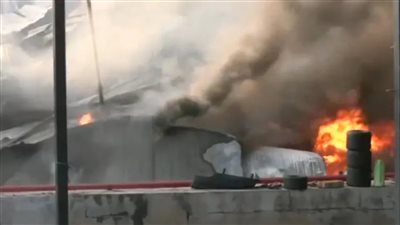 المعمل الجنائي يعاين حريق مخزن خردة أسفر عن إصابة شخصين بإمبابة