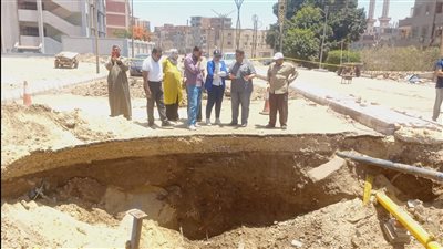 محافظ الدقهلية يكلف بتشكيل لجنة لمعاينة هبوط أرضي بميت غمر (صور)