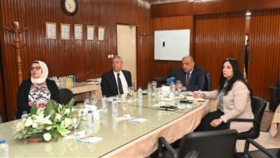 وزير قطاع الأعمال يتفقد مشروعات تطوير خطوط الإنتاج بـ 