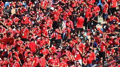 جماهير الأهلي توجه رسالة خاصة لـ علي معلول في النهائي الأفريقي