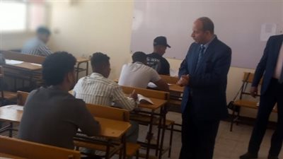 وكيل تعليم الأقصر يتفقد لجان إدارة الطود بامتحانات الدبلومات الفنية 