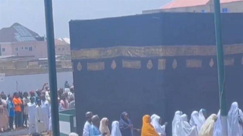 مجسم للكعبة بدولة