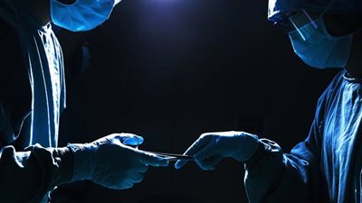 باعت كلية طفلها.. مفاجأة في اتهام سيدة بورسعيد بتخدير طفلها لبيع أعضائه