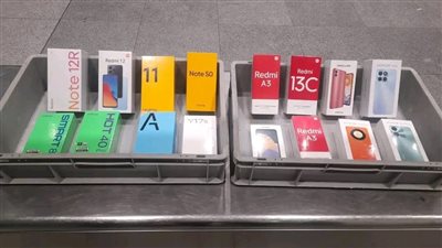 إحباط تهريب 16 هاتفا بحوزة راكب في مطار برج العرب 