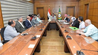 محافظ الدقهلية يبحث تغطية «مجرى مائي» بجوار مساكن سندوب (صور)