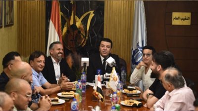 مصطفى كامل يكرم نقيب الموسيقيين اللبنانيين (فيديو وصور)