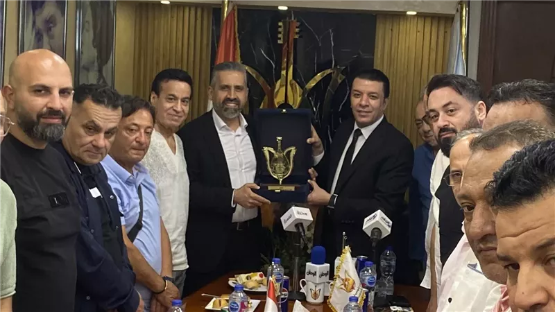 مصطفي كامل يكرم نقيب
