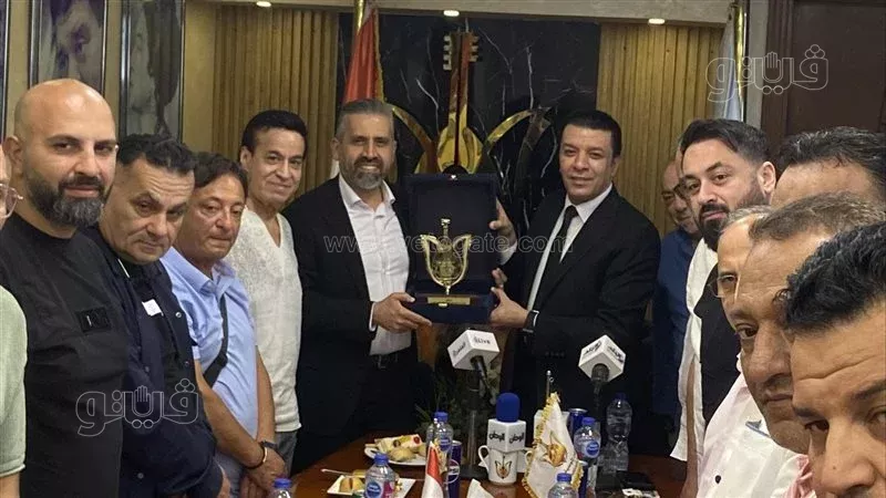 مصطفى كامل يكرم نقيب