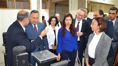 رئيس جامعة الإسكندرية يفتتح معمل التصنيع الرقمي لإعادة استخدام البلاستيك
