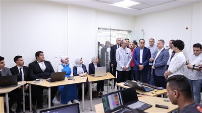 رئيس الوزراء يتفقد مجمع 