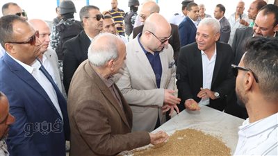 محافظ بني سويف يزور صوامع سدس لمتابعة سير أعمال توريد القمح المحلي (صور)