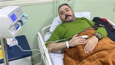 عمرو عبد العزيز يتعرض لوعكة صحية مفاجئة ويكشف التفاصيل