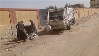 رفع 450 طن مخلفات وأتربة خلال حملات نظافة بإسنا في الأقصر