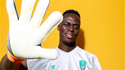 ميندي يتفوق على ياسين بونو ويقاسمه جائزة القفاز الذهبي في الدوري السعودي 