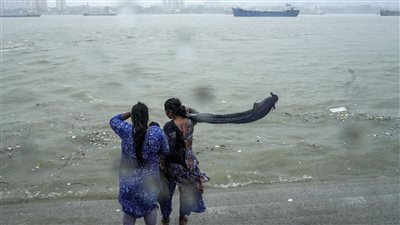 ريمال، عاصفة تودي بحياة العشرات في بنجلاديش والهند وتعطل حركة الملاحة الجوية 