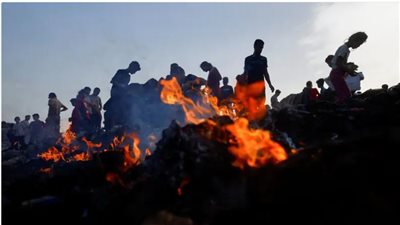 معلم رئيسي بالمدينة، دبابات إسرائيلية تقصف مسجدا في رفح الفلسطينية 