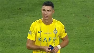 شاهد، هتافات الجماهير لحظة نزول رونالدو أرض الملعب قبل نهائي كأس السوبر السعودي 