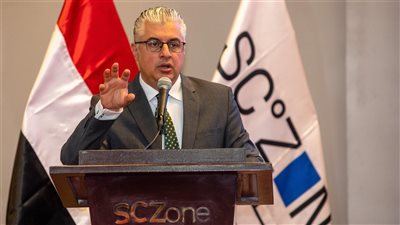 باستثمارات 40 مليون دولار، اقتصادية قناة السويس توقع عقد حق انتفاع لمصنع 