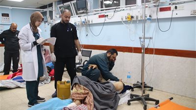 مدير جمعية العودة بغزة: المنظومة الصحية بالقطاع تعمل بنسبة 20% من طاقتها 