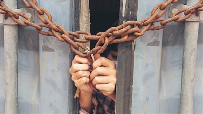 موقف الدولة من ضحايا الاتجار بالبشر خارج حدود البلاد 