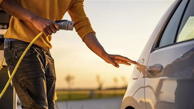 السيارات الكهربائية تعيد تشكيل حركة التجارة العالمية في معدلات النقل (فيديو)