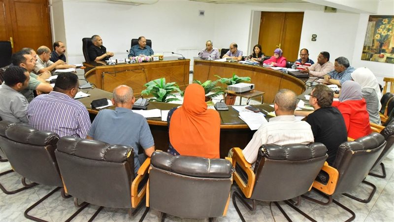 اجتماع محافظ أسيوط،