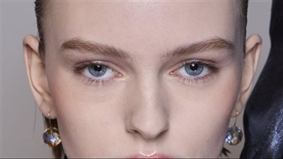 ادهني به البشرة يوميا ليعطيك عمر أصغر 10 سنوات 