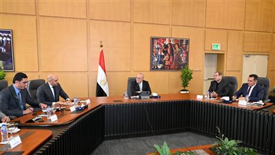 وزير الإسكان يبحث وضع خطة عاجلة لتعظيم دور الهيئة العامة للتنمية السياحية
