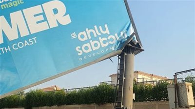 توقف حركة المرور بسبب سقوط لافتة إعلانية بطريق الواحات في أكتوبر