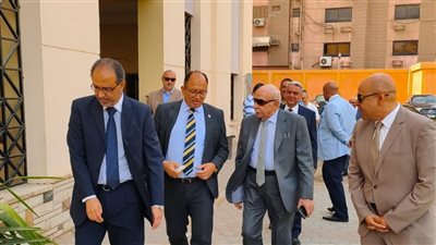 رئيس جامعة حلوان يتفقد كلية التربية الرياضية