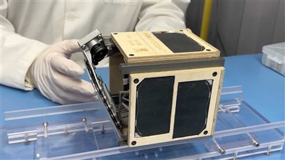 اليابان تستعد لإطلاق أول قمر صناعي مصنوع من الخشب إلى الفضاء