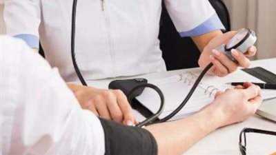 معهد التغذية يكشف الأطعمة المحظورة على مرضى الضغط في رمضان (فيديو) 