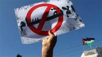 استمرار الانقسام طعنة في الخلف للقضية الفلسطينية.. خبراء يطالبون باستغلال حرب غزة في إنهاء الصراع بين فتح وحماس.. ويؤكدون أهمية دخول المفاوضات أمام الاحتلال بجبهة وطنية موحدة 