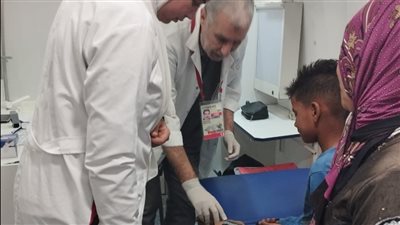 تقديم الخدمات الطبية لـ 1085 مواطنا بقرية البعالوة الصغرى في الإسماعيلية (صور) 