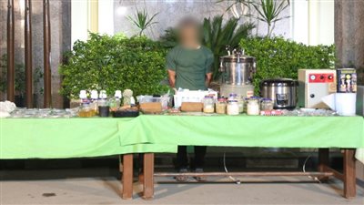  مضبوطات بـ15 مليون جنيه، سقوط عنصر إجرامى يصنع مخدرات بأكتوبر 