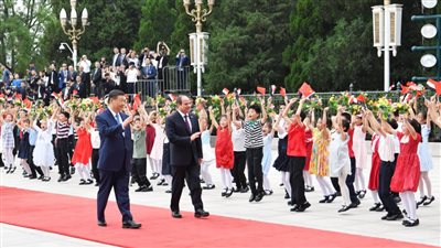  12 صورة ترصد زيارة السيسي لقصر الشعب ببكين ولقاء نظيره الصيني