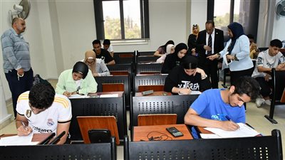 انتظام امتحانات نهاية الفصل الدراسي الثاني بـ 15 كلية في جامعة القناة (صور) 