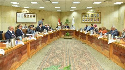مجلس جامعة أسيوط يعقد اجتماعه الشهري ويوجه بإعلان النتائج عقب انتهاء الامتحانات