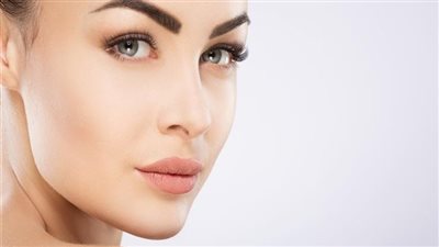 كريم طبيعي يستخدم يوميا لبشرة بدون مكياج في الصباح 