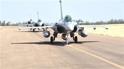 بسبب قيود الإمارات، الدفاع الأمريكية تنقل طائرات حربية من قاعدة الظفرة الجوية