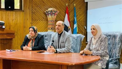 مدير تعليم الإسكندرية يجتمع مع مدربي برنامج استراتيجيات التدريس التفاعلي