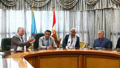 انضمام الدكتور عمرو حلمي وجمال شيحة لعيادة الصحفيين 