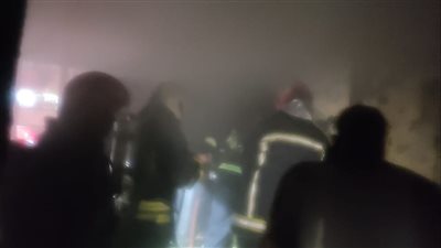 السيطرة على حريق محلين وشقة بالدور الأول بالمنشية وسط الإسكندرية (صور)