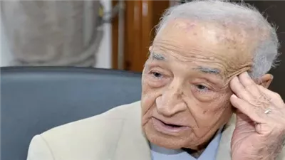 90 سنة إذاعة.. الإذاعي الكبير فهمي عمر يروي حكاياته وراء الميكرفون.. يكشف فكرة إنشاء «الشباب والرياضة».. وهذه حكاية أول برامجه