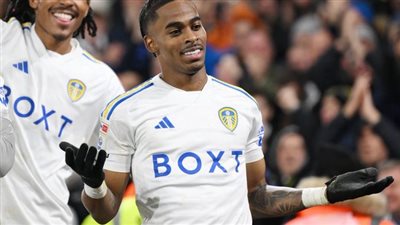 كبار الدوري الإنجليزي يتصارعون لضم نجم ليدز يونايتد 