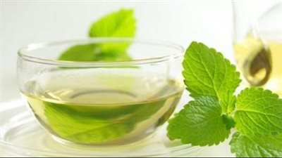 فوائد الشاي الأخضر، يحمي من الشيخوخة وينظم الهضم ويهديء القولون 