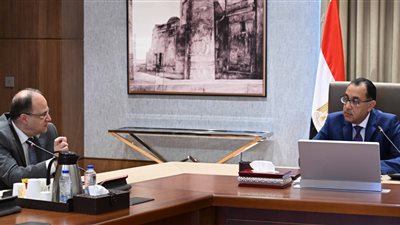رئيس الوزراء يعقد اجتماعًا بشأن تيسير الإجراءات المطلوبة لتعزيز حجم الصادرات الدوائية