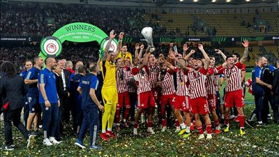 كيف احتفلت جماهير أولمبياكوس اليوناني باللقب الأوروبي الأول؟