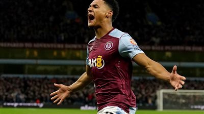 هداف أستون فيلا أولى صفقات ليفربول في انتقالات الصيف